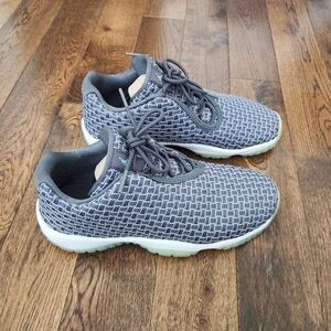 Air Jordan Future Low BG Wolf Gray/ Emerald Rise size 5.5Y/ Euro 38